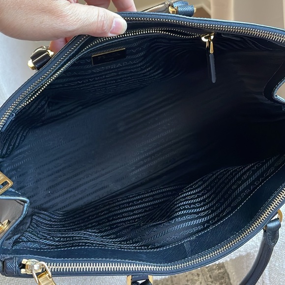 PRADA Saffiano Lux Tote Medium Size - Black - Picture 9 of 16
